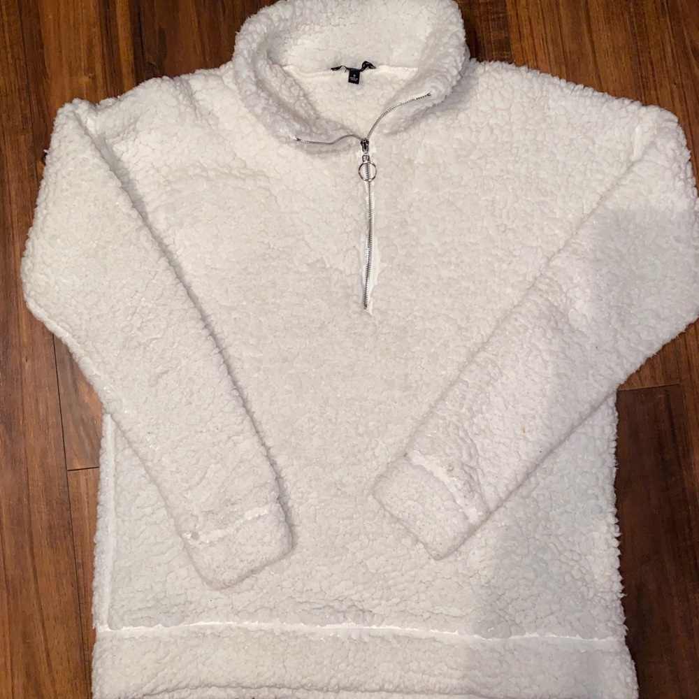 ✨ Staccato Pullover with Zippered front in Cream size Small